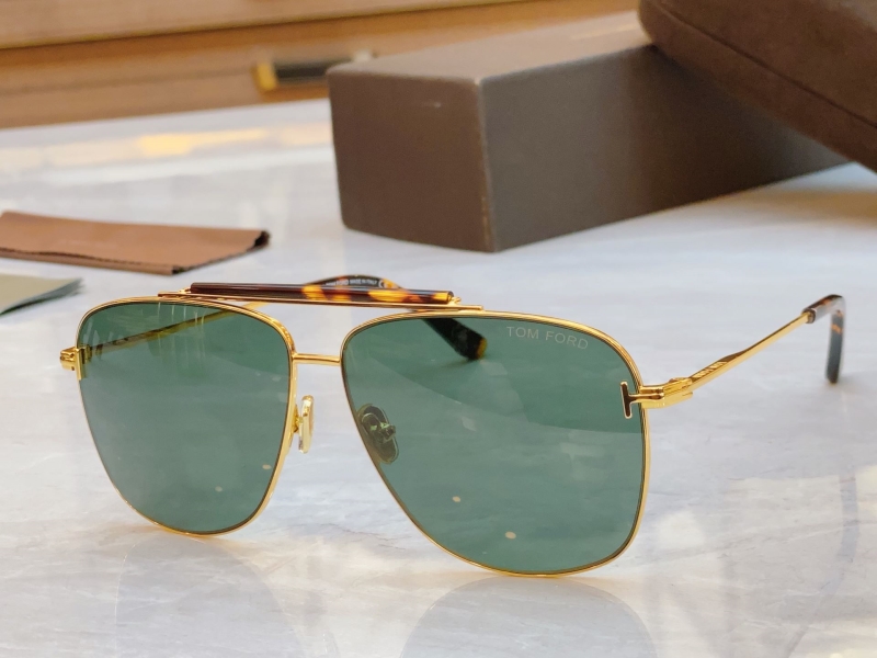TOM FORD